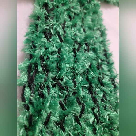 Green & Black Crocheted Fuzzy Scarf NWOT - Picture 4 of 4